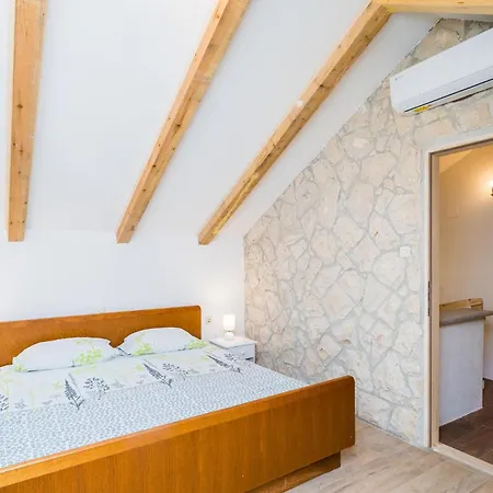 Nyaraló 2 Bedroom Lovely In
