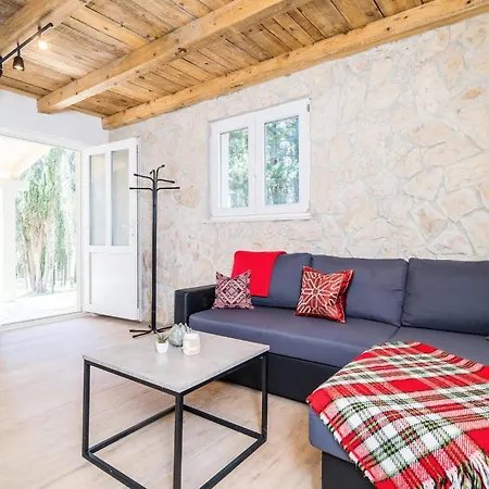 Nyaraló 2 Bedroom Lovely In