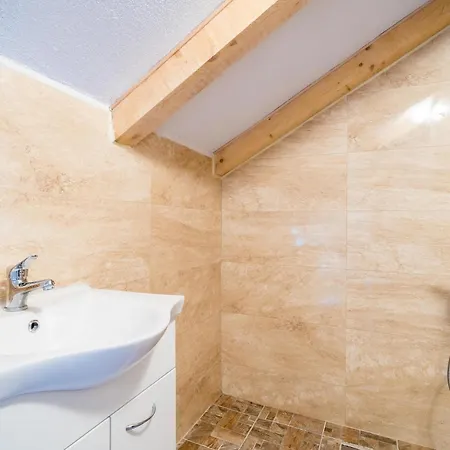 2 Bedroom Lovely In