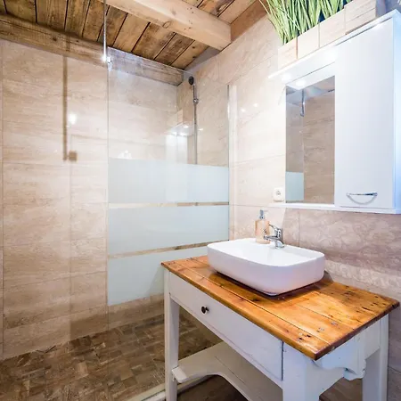 2 Bedroom Lovely In Gruda