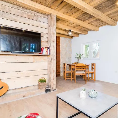 2 Bedroom Lovely In *