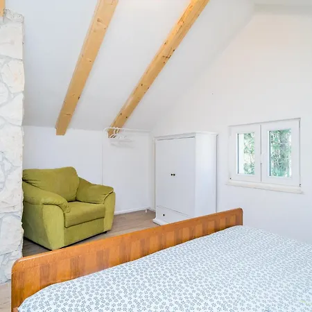 בית נופש 2 Bedroom Lovely In *